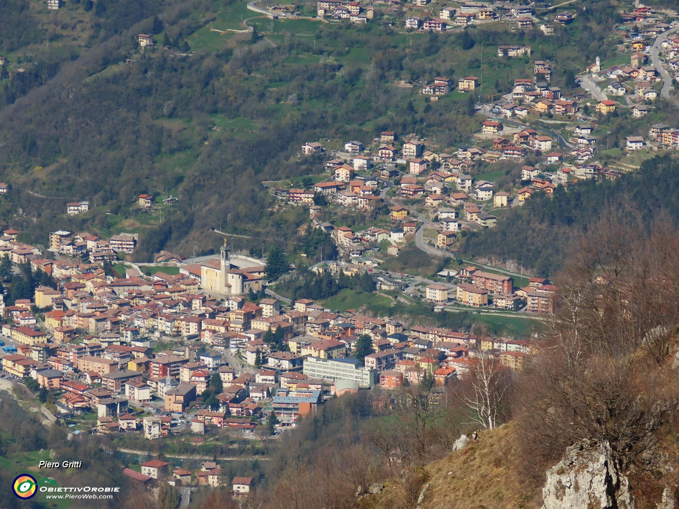 59 Zoom su Zogno centro e 'Monte di Zogno'.JPG